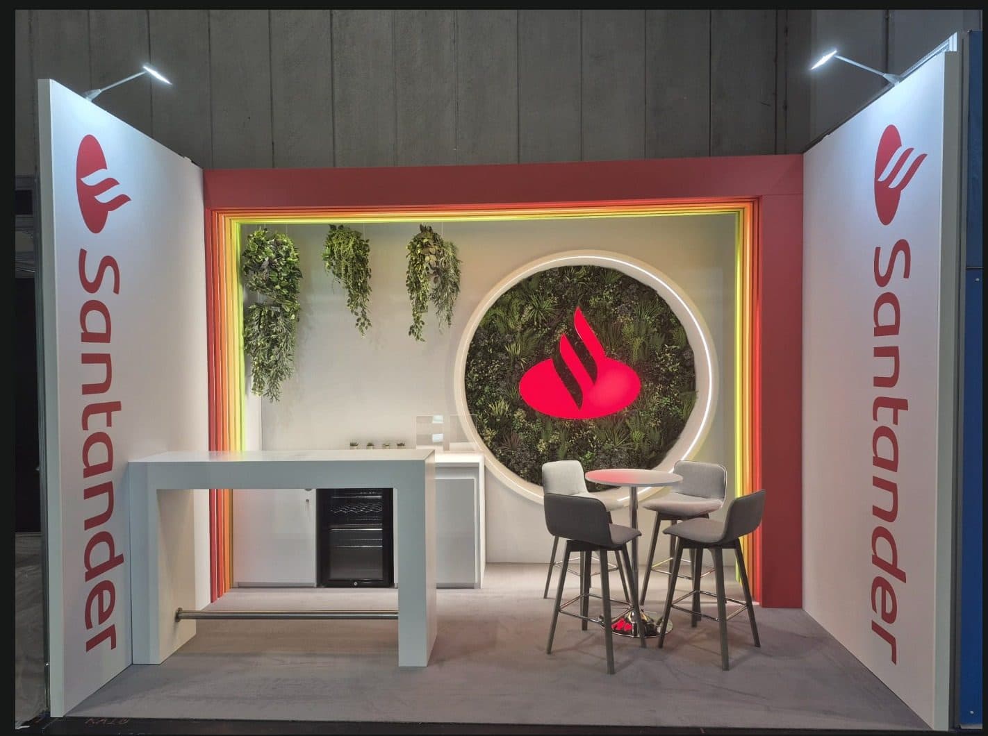 Primo specialists building an exhibition stand